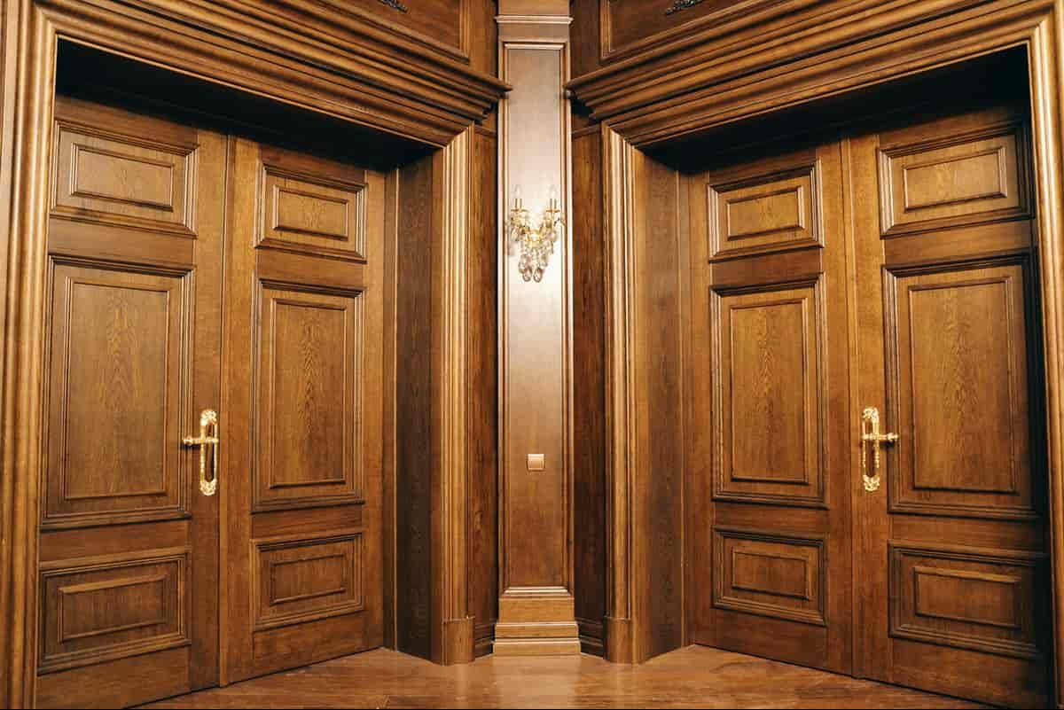 تركيب أبواب خشبية ضد السرقة لتأمين المنازل