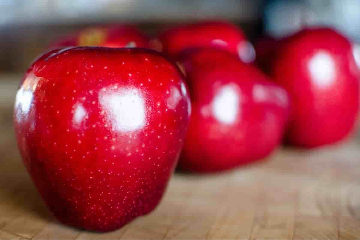  خصائص التفاح الأحمرو فيتامينات