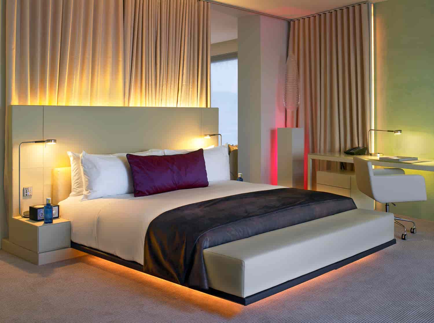 سرير الفنادق؛ خشبي معدني قماش جلد يمكن تحويله إلى اريكة
