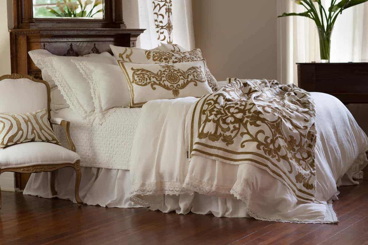 مفارش سرير للعرايس مطرزة؛ 3 انواع الساتان اسبورت الملكي