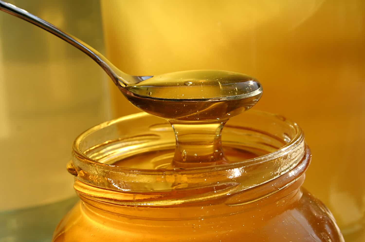 العسل الجبلي في الجزائر؛ الوان ذهبي اسود ضد الالتهابات يزيل الاملاح الضارة