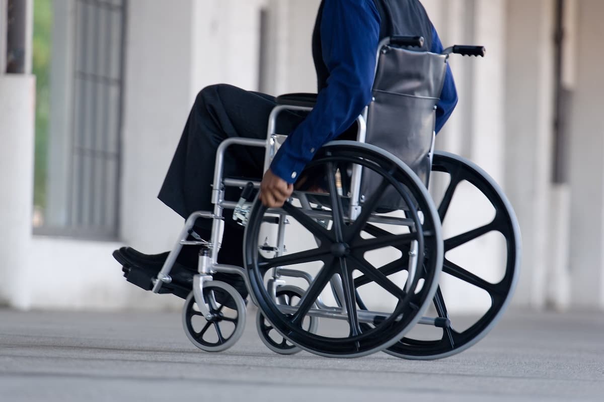 كرسي متحرك عادي؛ قوام لامع لا يصدأ بسهولة wheelchair