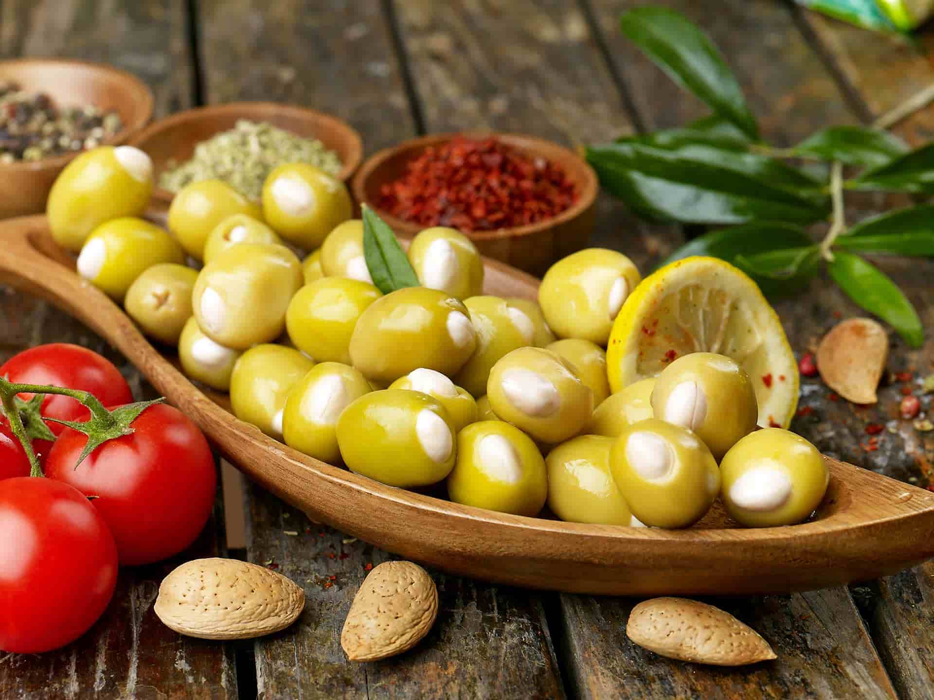 الزيتون الاخضر التفاحى؛ لونه اخضر سعرات حرارية منخفضة يقوي العظام olive