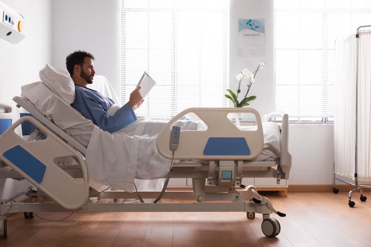السرير الطبي الكهربائي (العناية المركزة) توفير الراحة للمرضى كبار السن