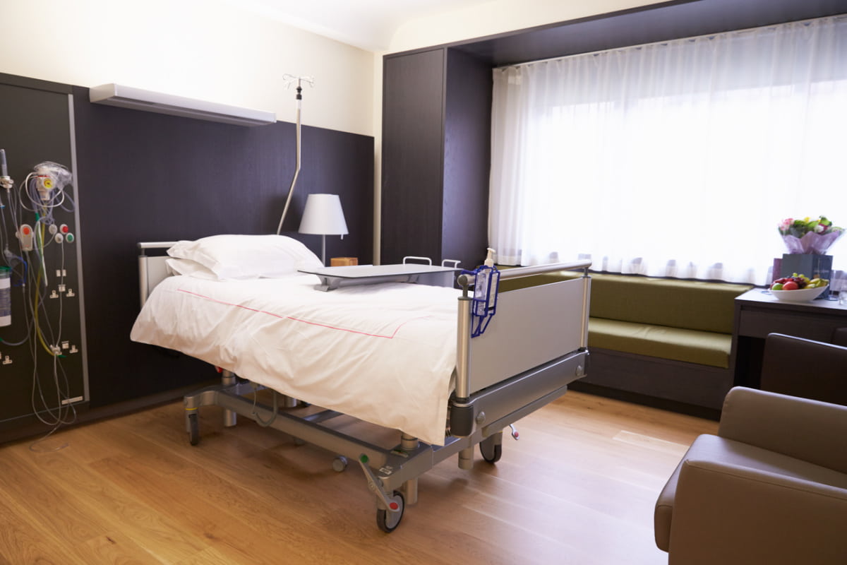 سرير الكشف الطبي (الفحص) قابلة للطي القواعد بسيطة مزودة بعجلات