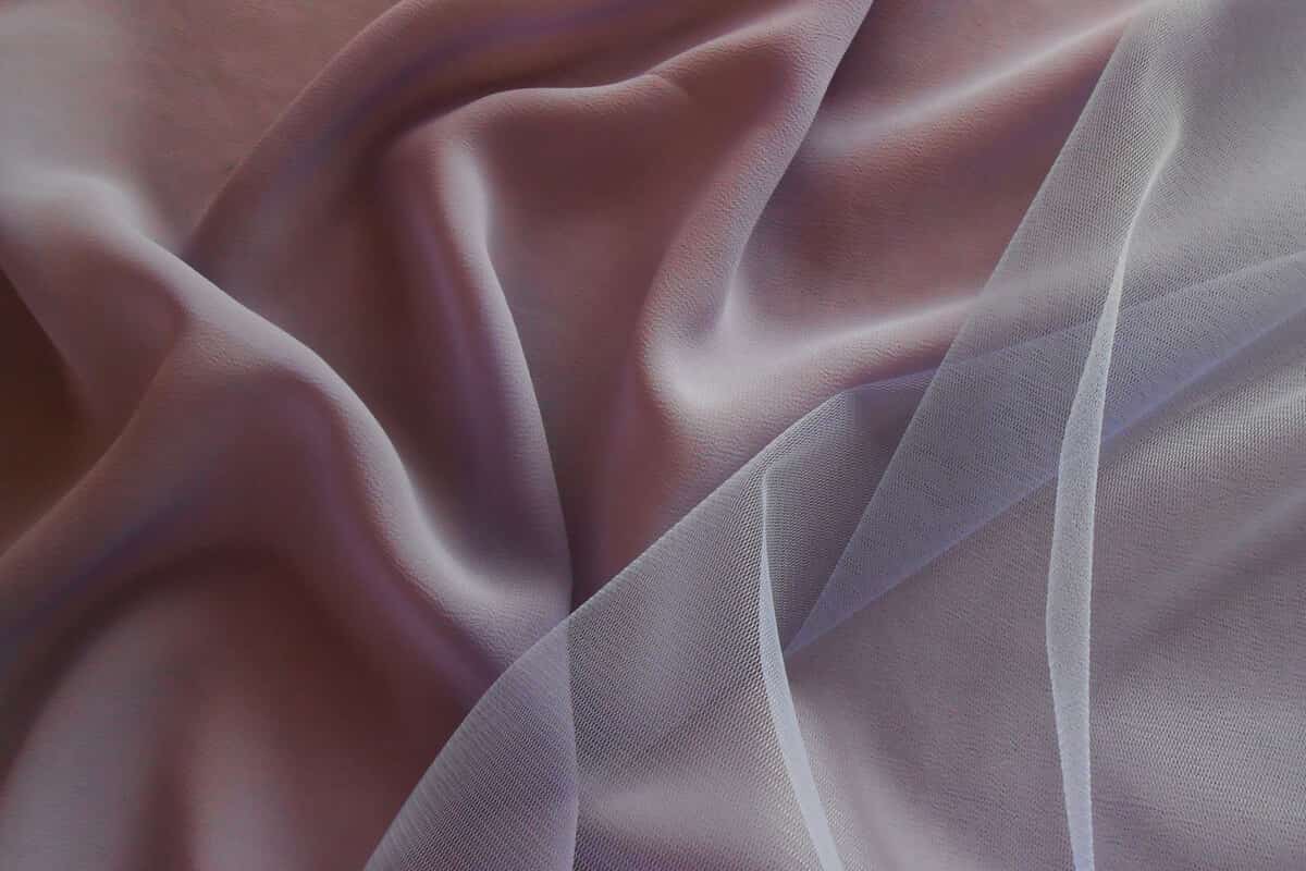قماش الشيفون في مصر؛ شفاف رقيق الألياف الاصطناعية يمتص الرطوبة الفساتين
