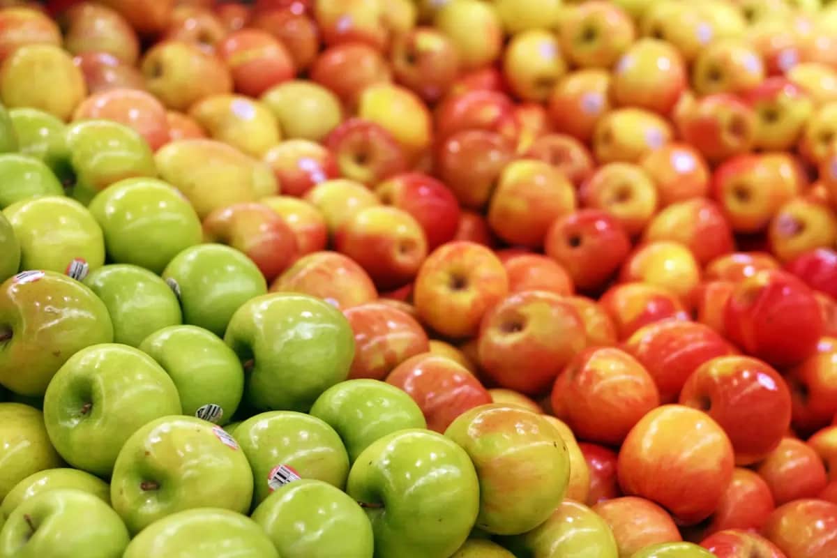 التفاح في الصين؛ الاصفر الاخضر الاحمر حلو الفيتامينات الأملاح المعدنية