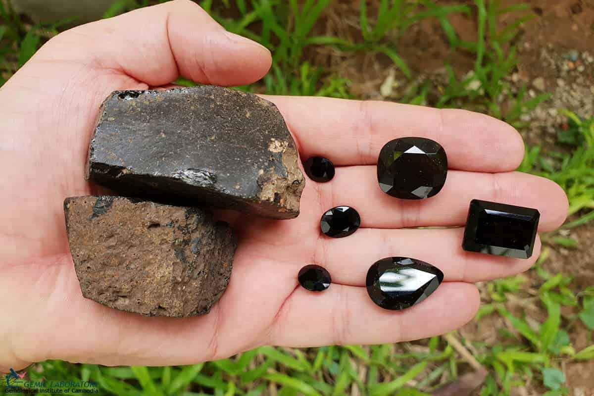 حجر الزجاج البركاني؛ أسود الجيري الدولوميت إنتاج المجوهرات باهظة الثمن