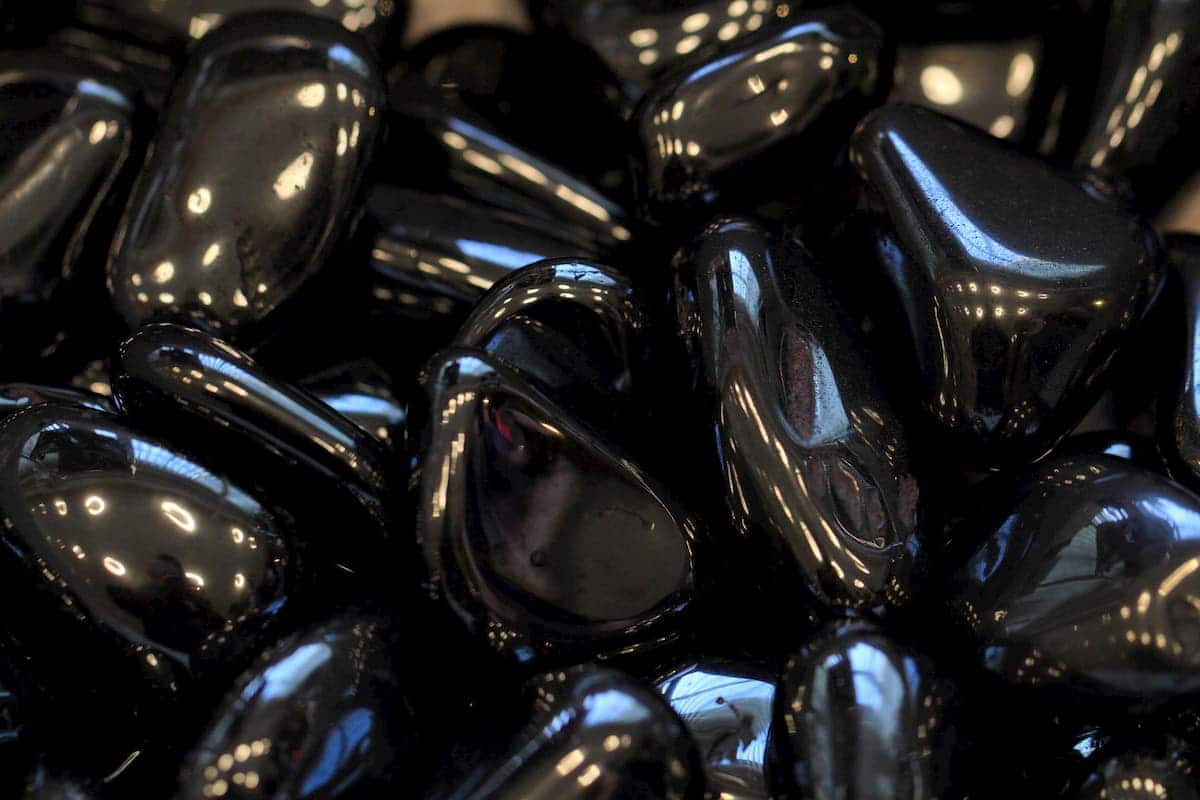 الحجر الكريم الأسود؛ سيليكات الكالسيوم المغنيسيوم صناعة المجوهرات يزيد القوة العقلية