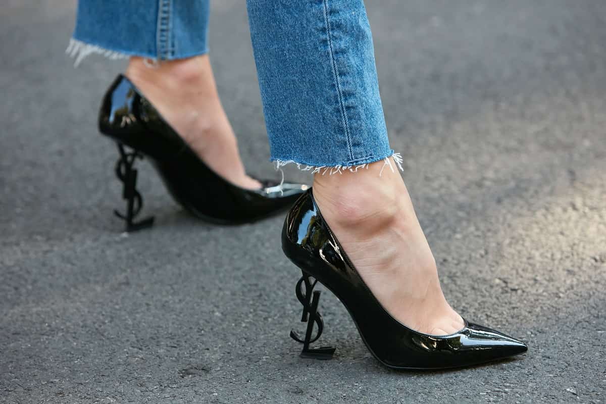 حذاء سان لوران؛ استخدام مشي مسافات طويلة الأشخاص الأقدام الكبيرة