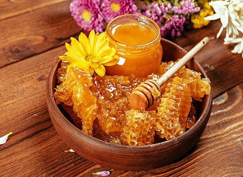 العسل الجبلي في الجزائر؛ الوان ذهبي اسود ضد الالتهابات يزيل الاملاح الضارة