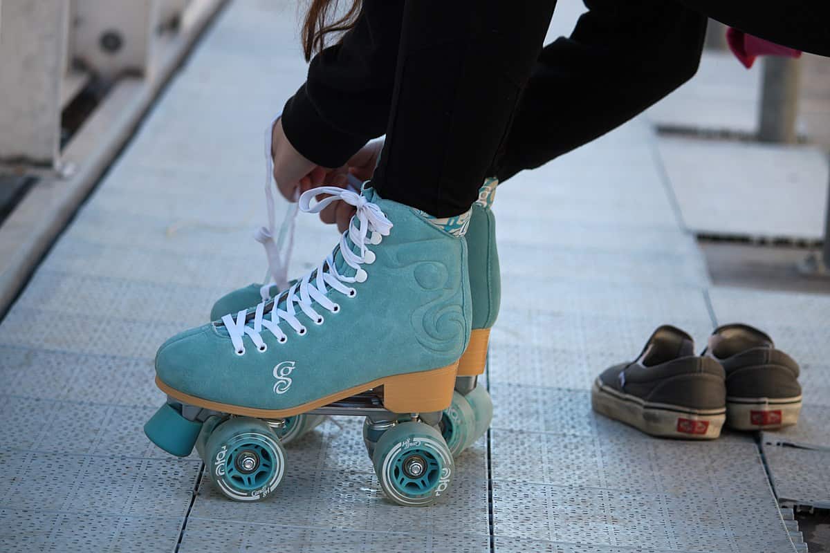 حذاء التزلج بالعجلات