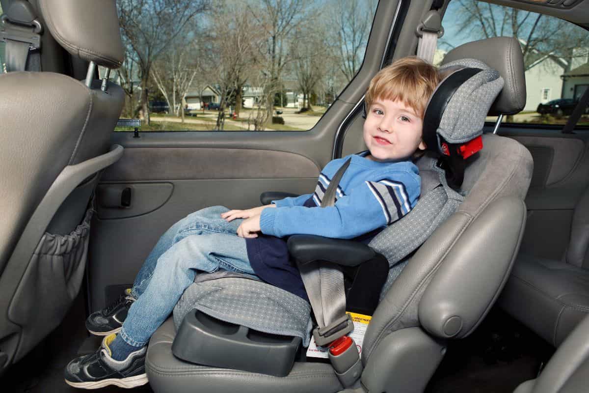 كرسي اطفال للسيارة