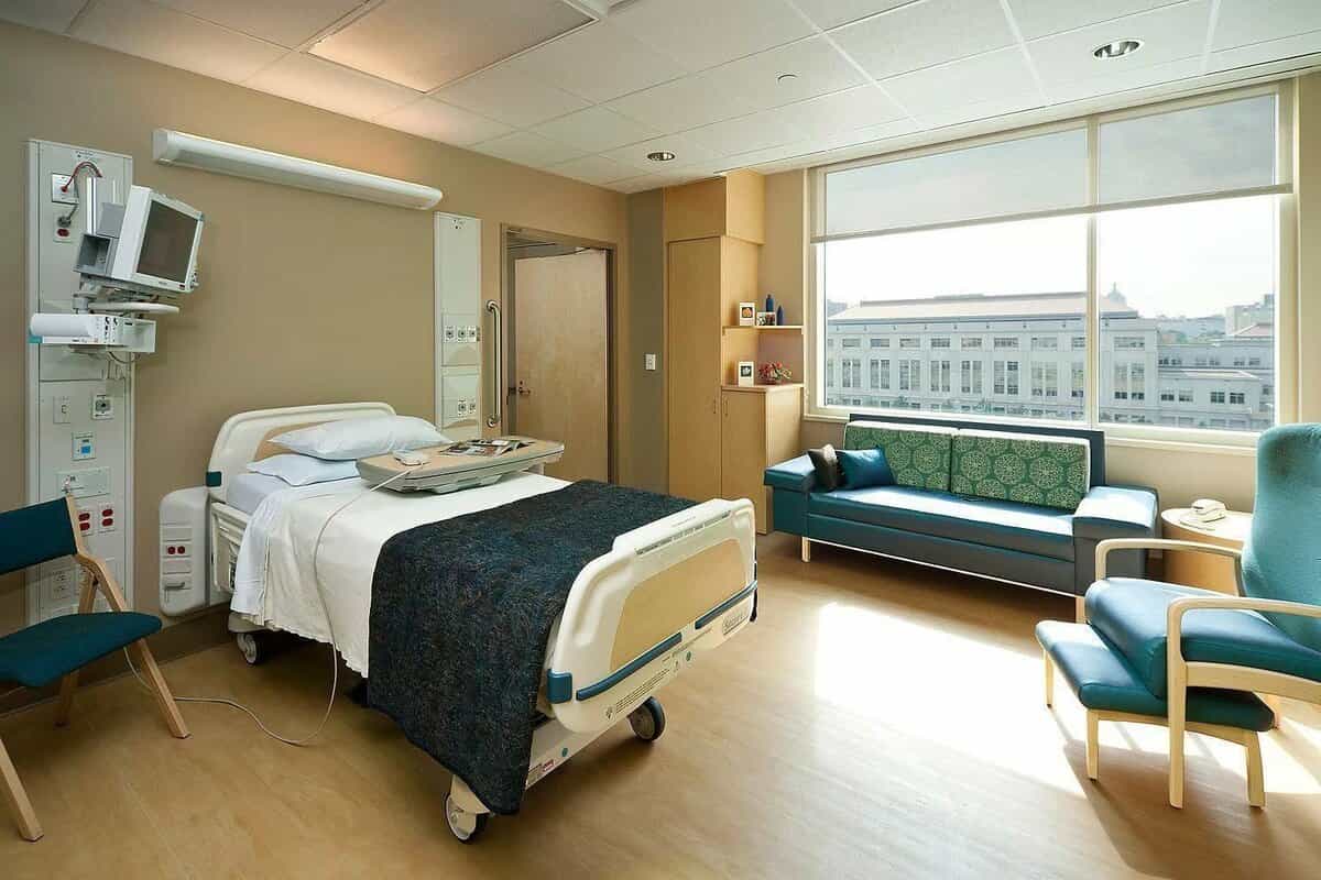 سرير المستشفى الطبي