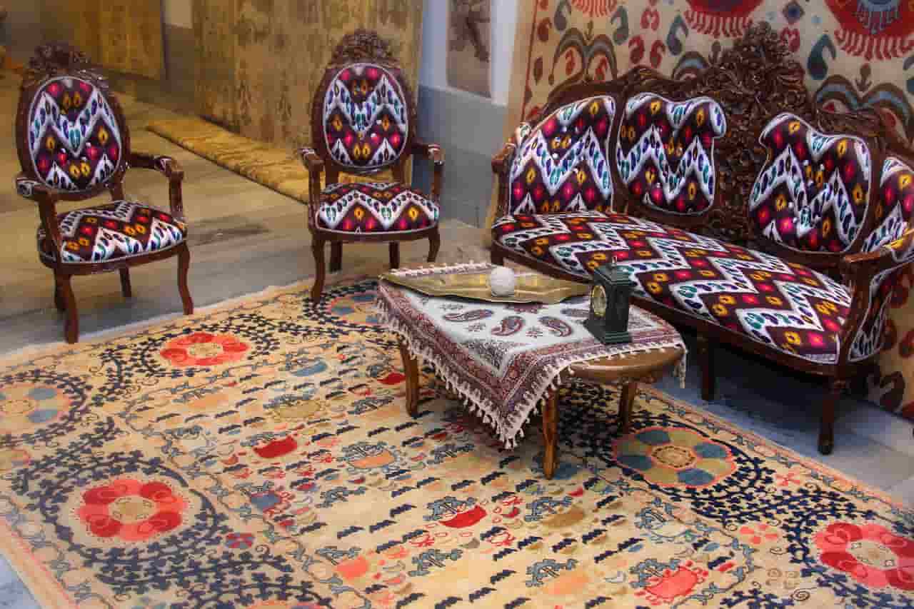 Ковры в ташкенте. Самарканд фабрика ковров Худжум. Узбекские ковры в интерьере. Старинный ковер. Старинные узбекские ковры.