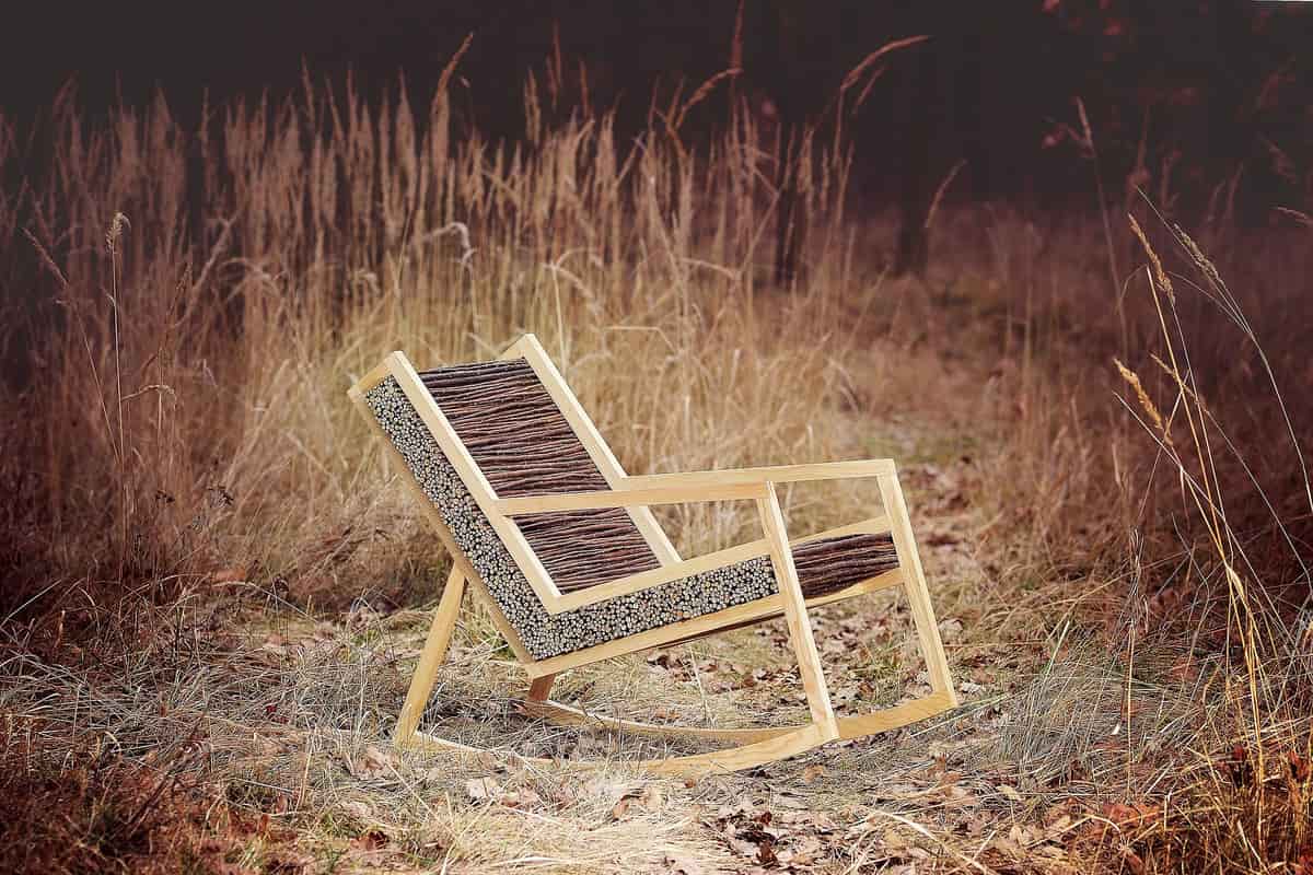 كرسي خشب خرزان