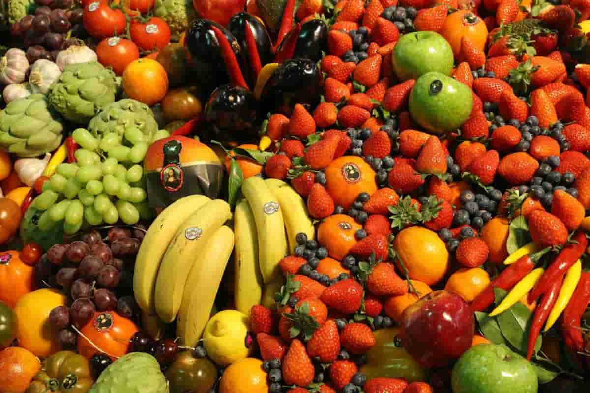 هل تناول الفاكهة يسبب السمنة؟
