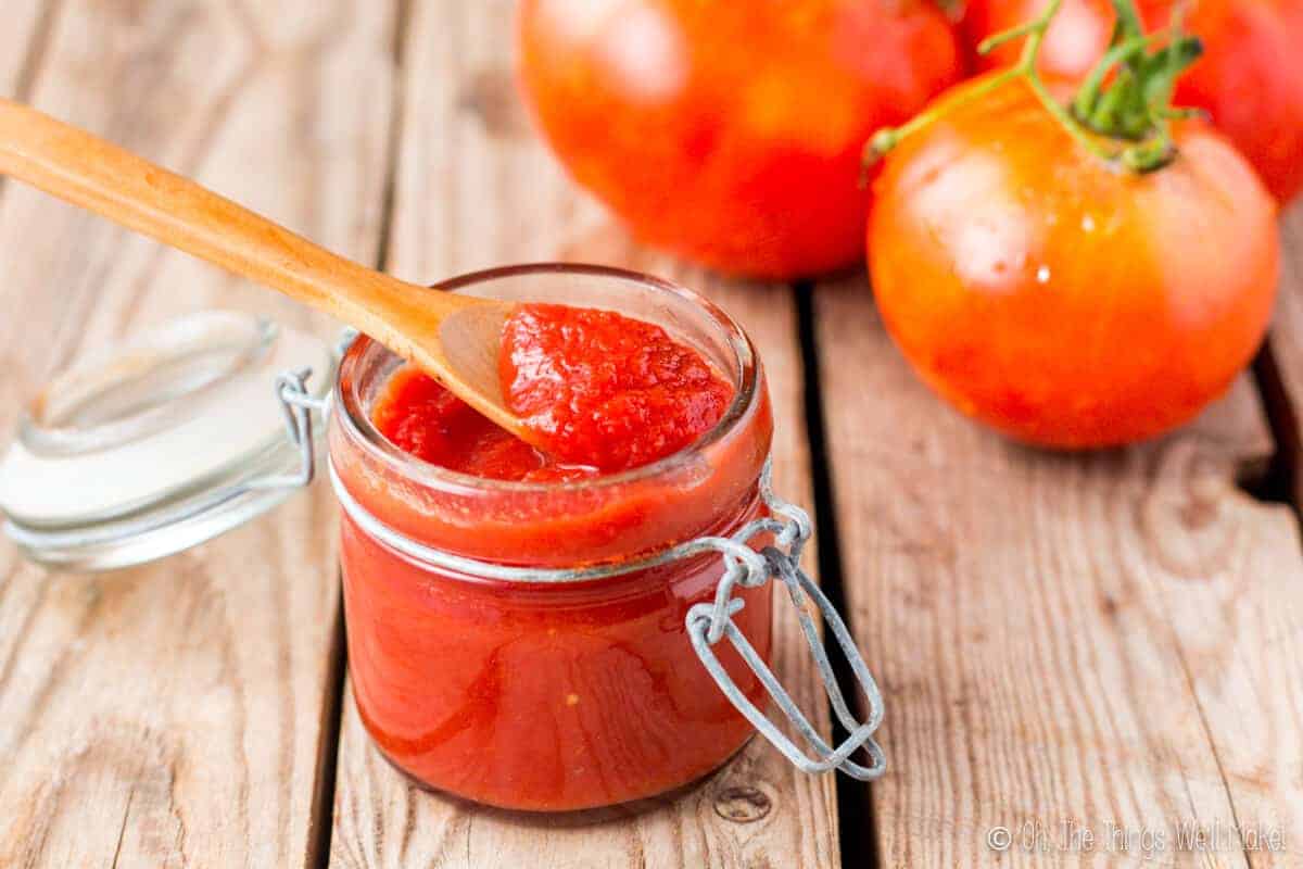 ما هي خصائص معجون الطماطم عالي الجودة؟