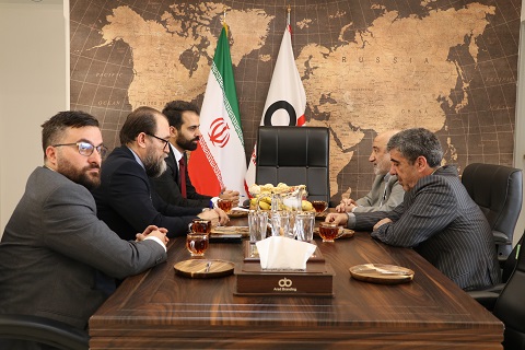 Das Treffen des ehemaligen iranischen Botschafters in China und Pakistan mit Ingenieur Shabani und Besuch der Büros von Arad Branding