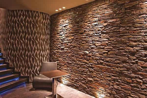 Wandgestaltung mit Steinen im Wohnzimmer liegt voll im Trend