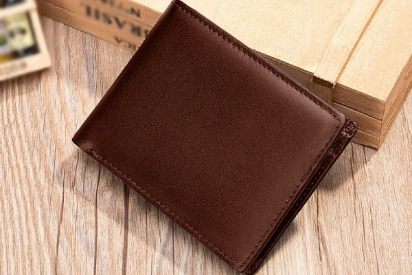 Buy Men Genuine Leather Wallet at an Exceptional Price