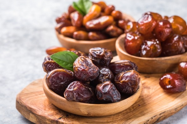 Getting to know cheap dates + the exceptional price of buying cheap dates