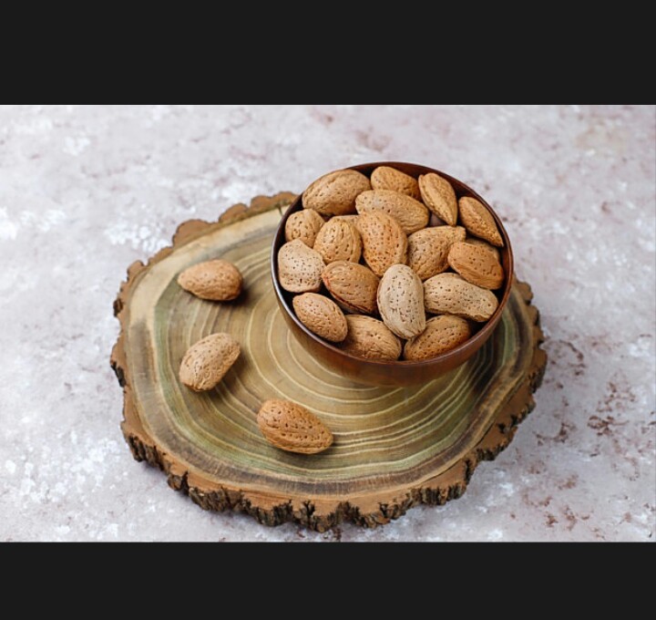 Buy the Latest Types of Unpeeled Almonds at a Reasonable Price