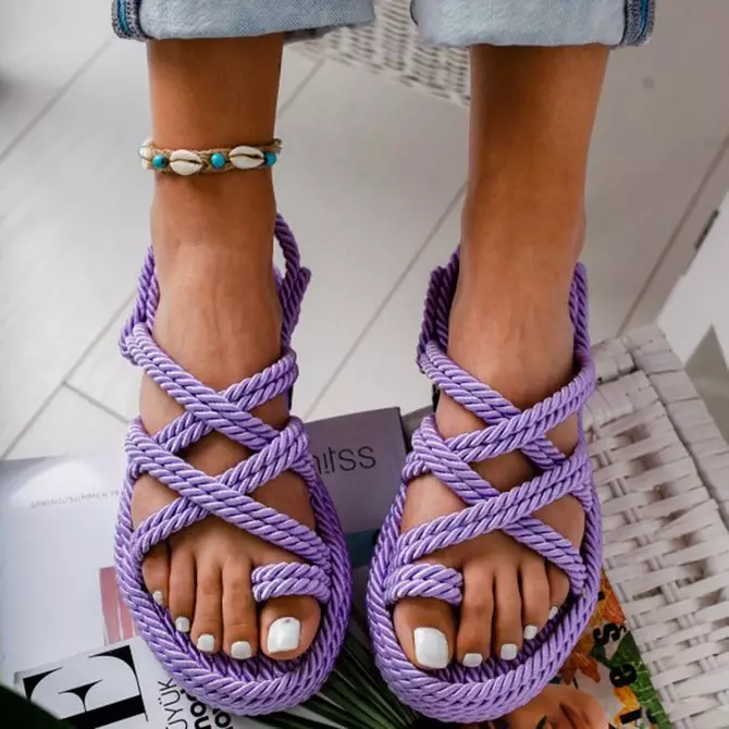 Comparison of purchase price of rope sandals types in November 2023