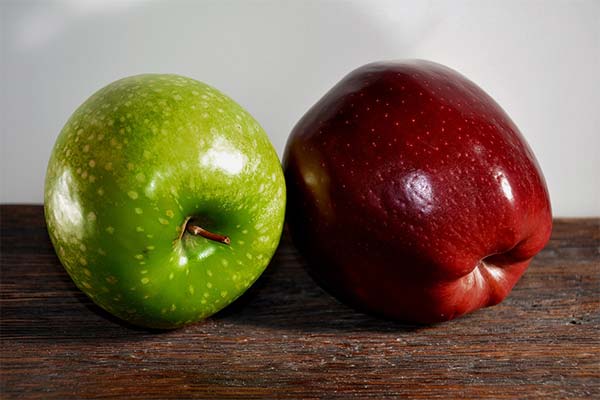 Different Types of Apple in Various Shapes and Colors