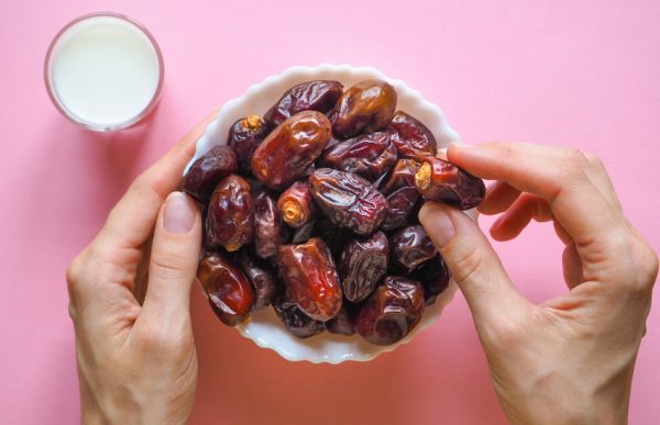 The purchase price of Rabbi Dates in Pakistan + properties, disadvantages and advantages