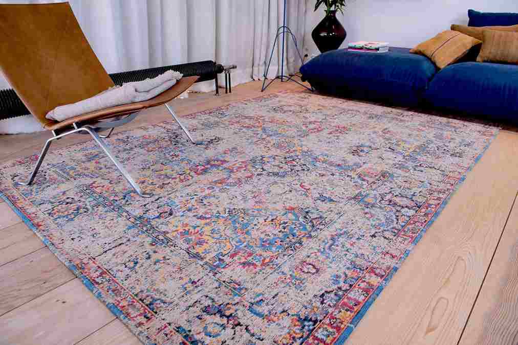 Buy the latest designs of pure silk carpet