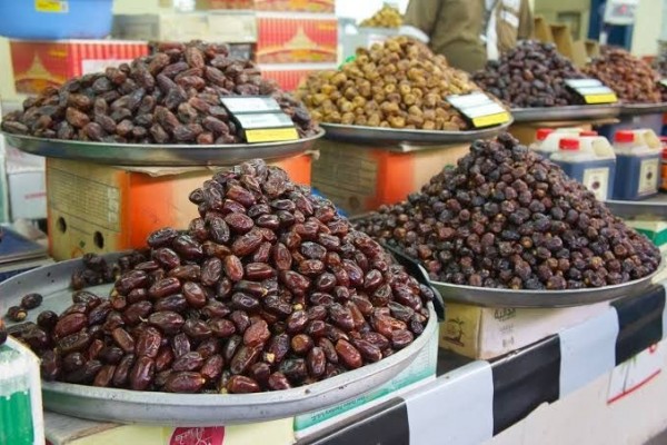 Organic Golden Khadrawi and Halawi Dates | Great price