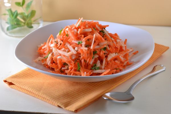Simple Carrot Salad with Raisins Recipe