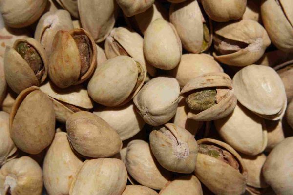 Getting to know pistachio vs cashew + the exceptional price of buying pistachio vs cashew