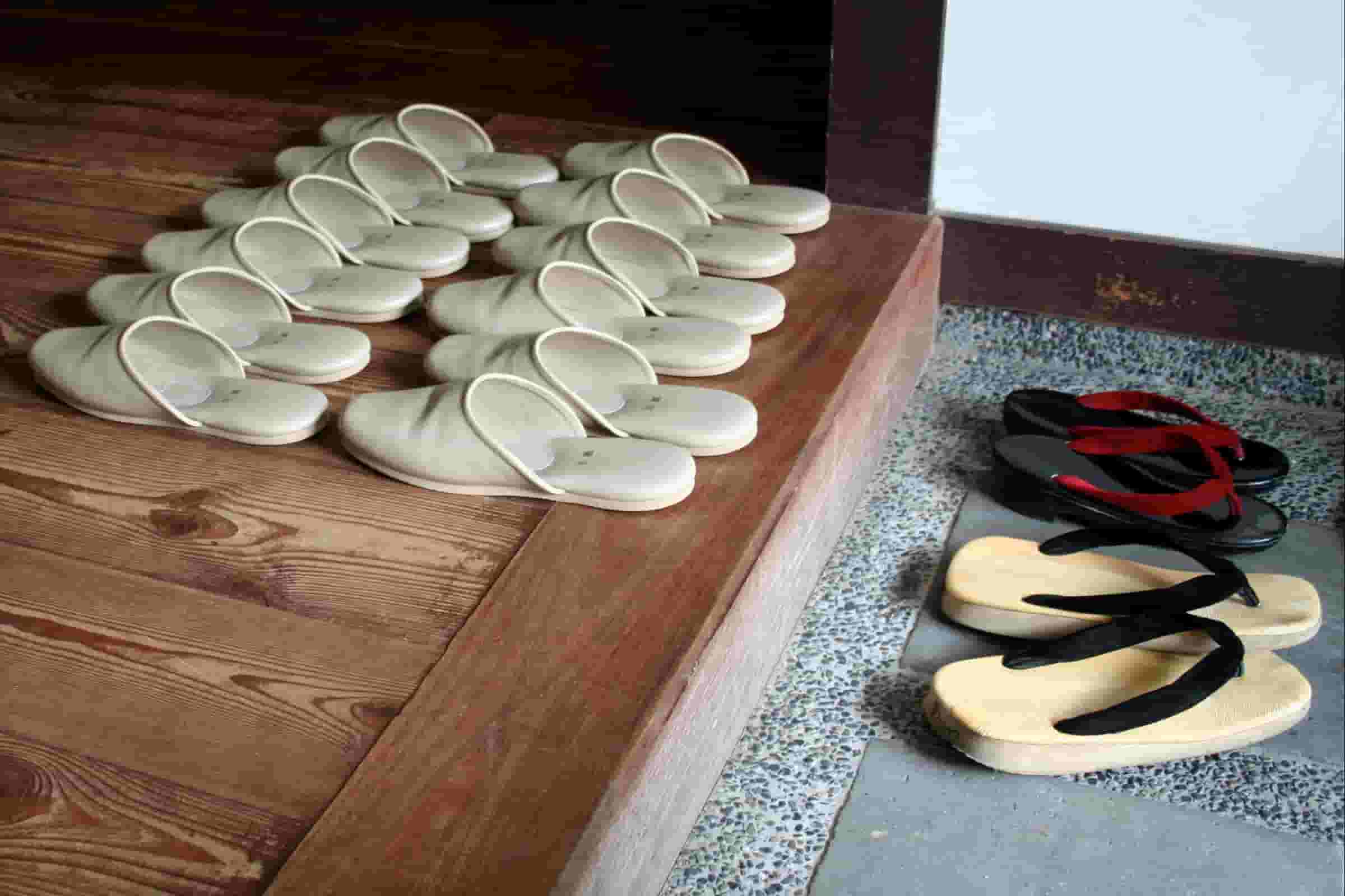 Mens slippers purchase price + sales in trade and export