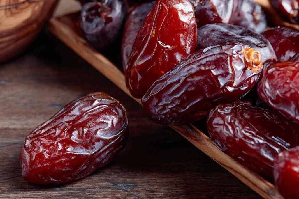 Buy the best types of deglet noor dates pie at a cheap price