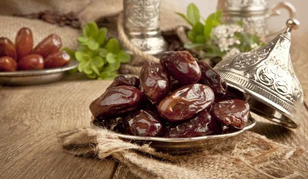 Buy the best types of organic dates Dubai at a cheap price