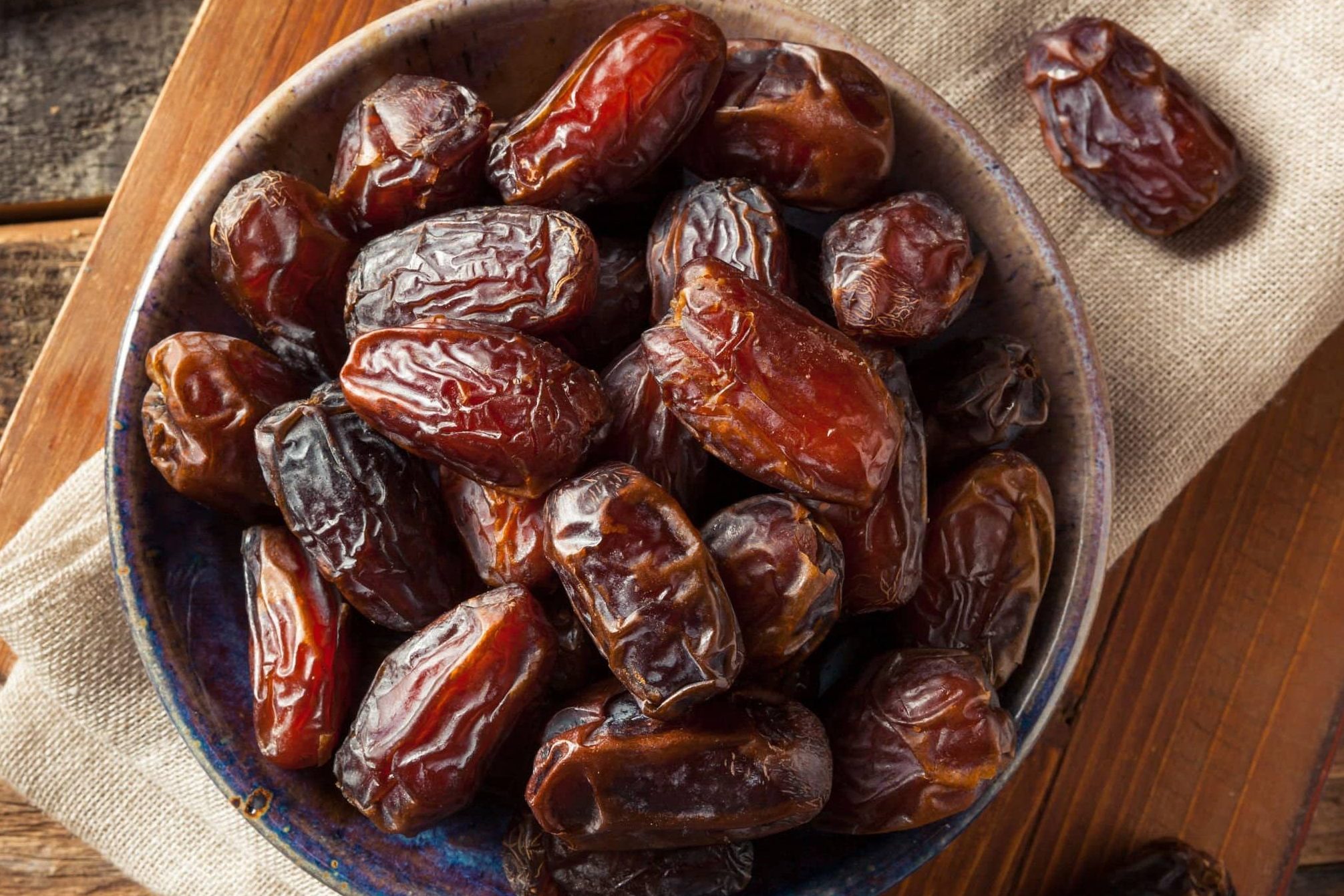 medjool dates vs pitted dates size