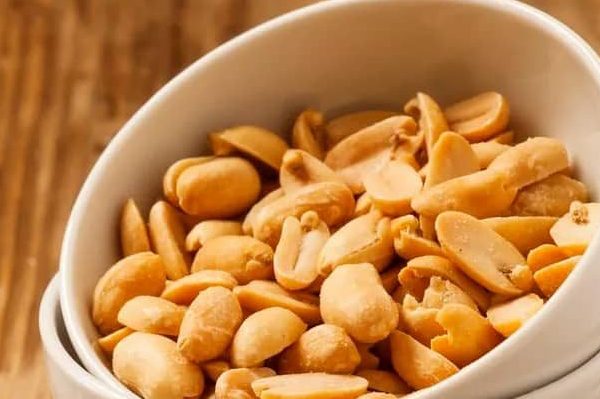 Buy the best types of roasted salt peanuts at a cheap price