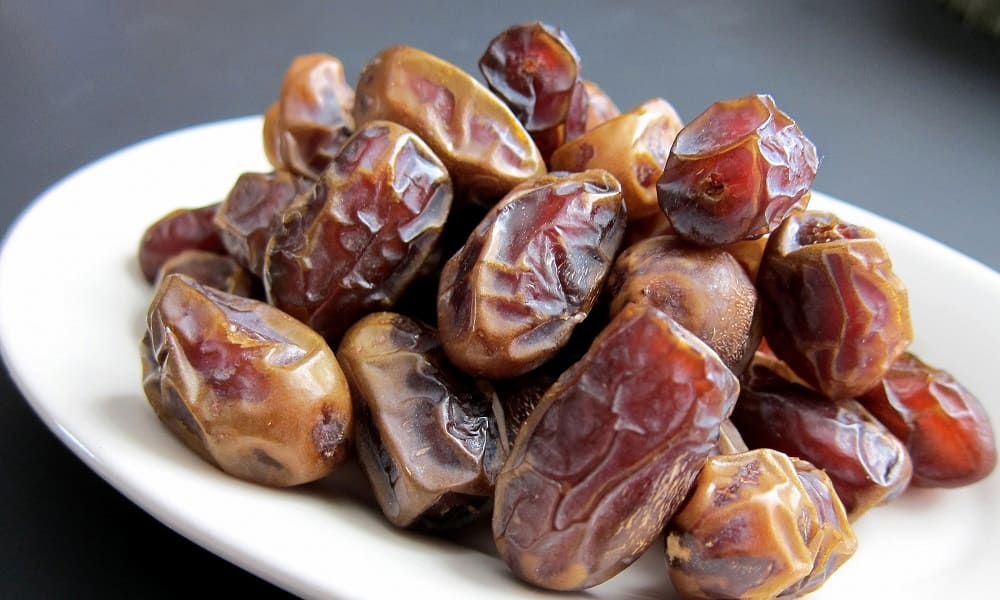 dried pitted dates nutrition facts