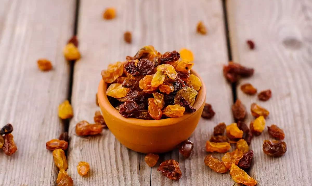 Purchase and price of refrigerated golden raisins types