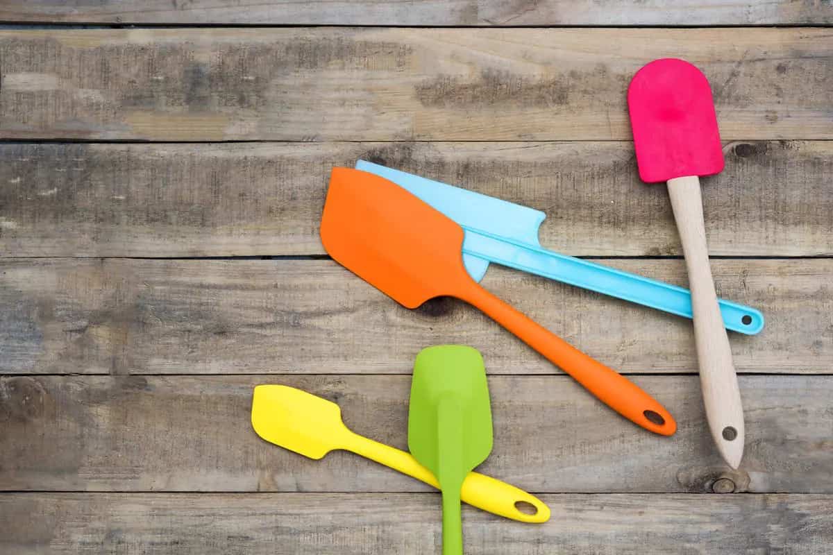 Buy the best types of plastic spatuals  at a cheap price