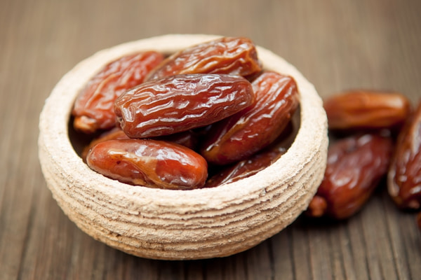 Buy the best types of kalmi dates India at a cheap price