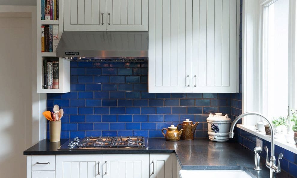 Introducing dark-blue kitchen backsplash + the best purchase price
