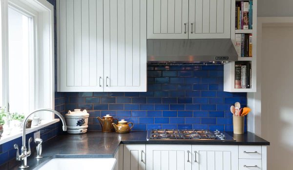The Price of blue kitchen backsplash with white cabinets + Wholesale Production Distribution of The Factory