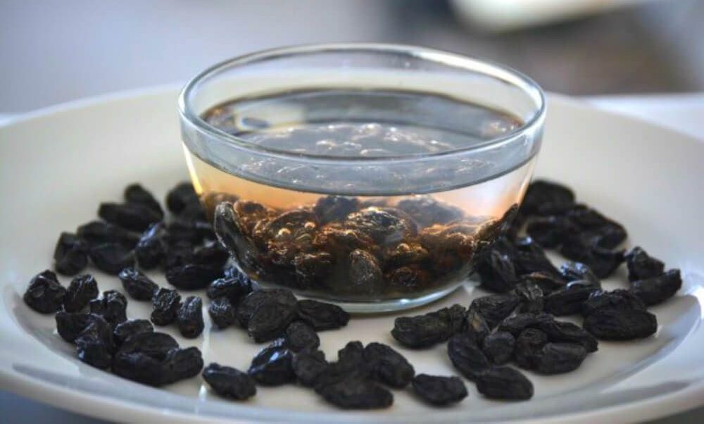 do black raisins raise blood sugar levels?