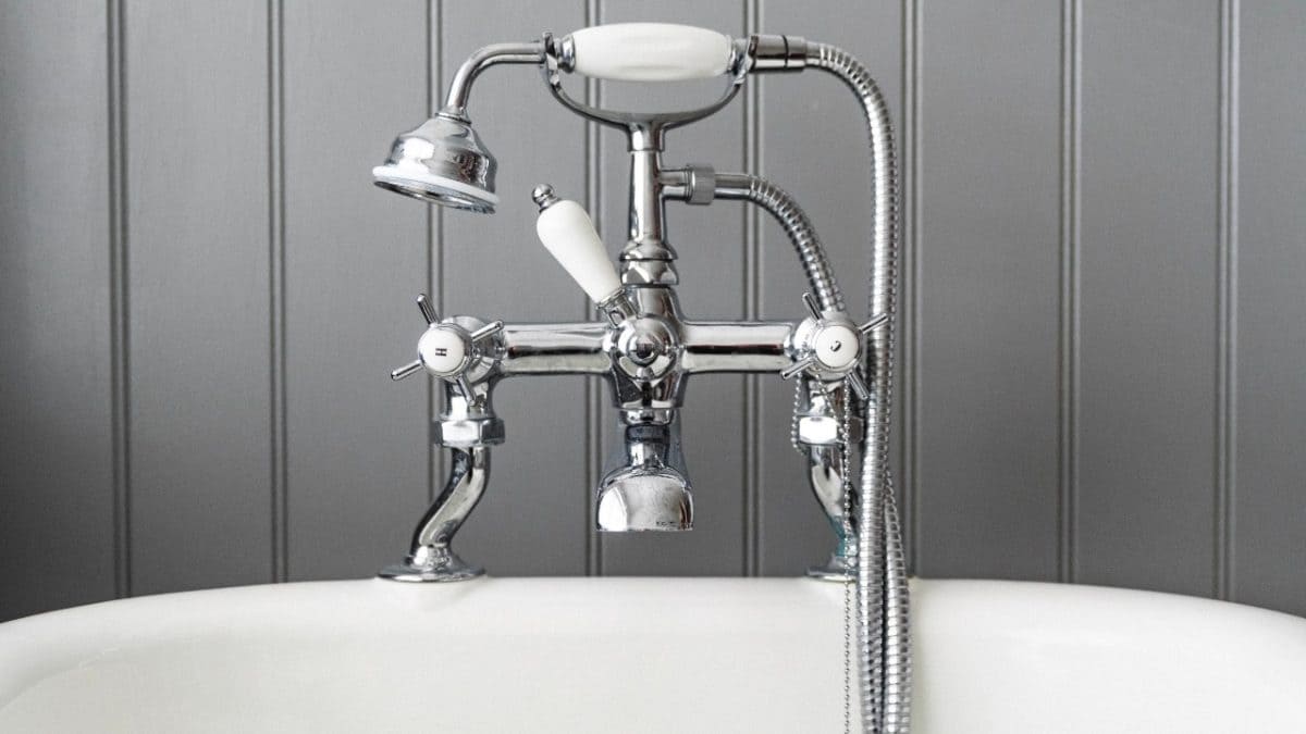 Double handle shower faucet for a vintage appearance + Buy