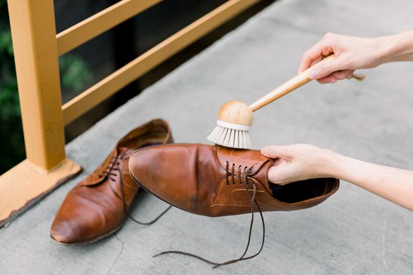 clean leather shoes with household products