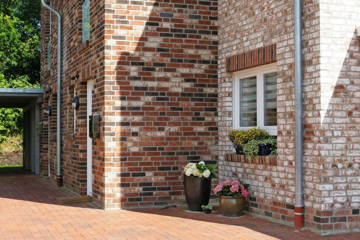 Combination of brick walls and composite views