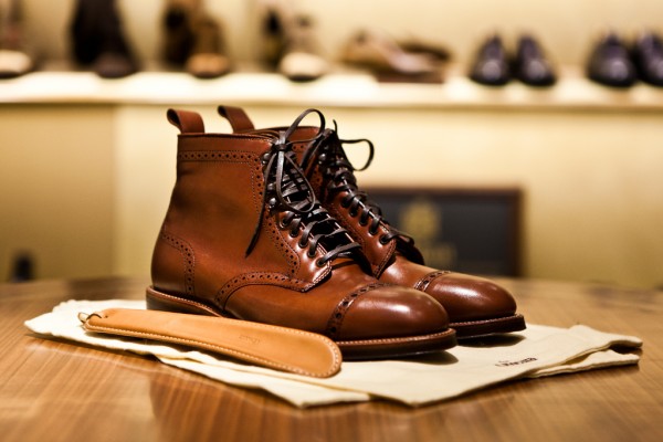 Making Leather Shoes Wider Demand with the Process of Stretching